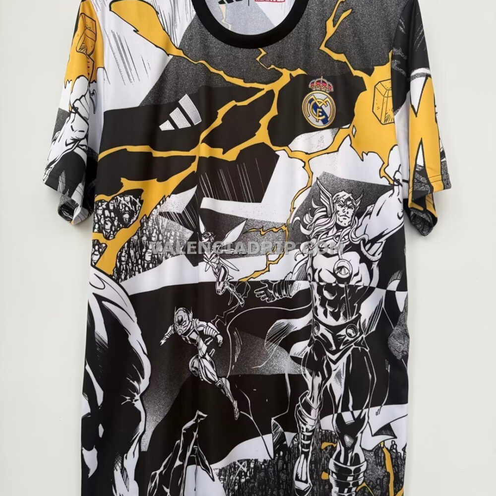 Camiseta de calentamiento Adidas Real Madrid Avengers 25/26
